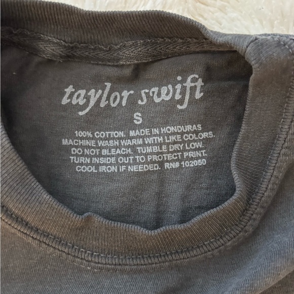 Taylor Swift Folklore T-shirt - Picture 2 of 2